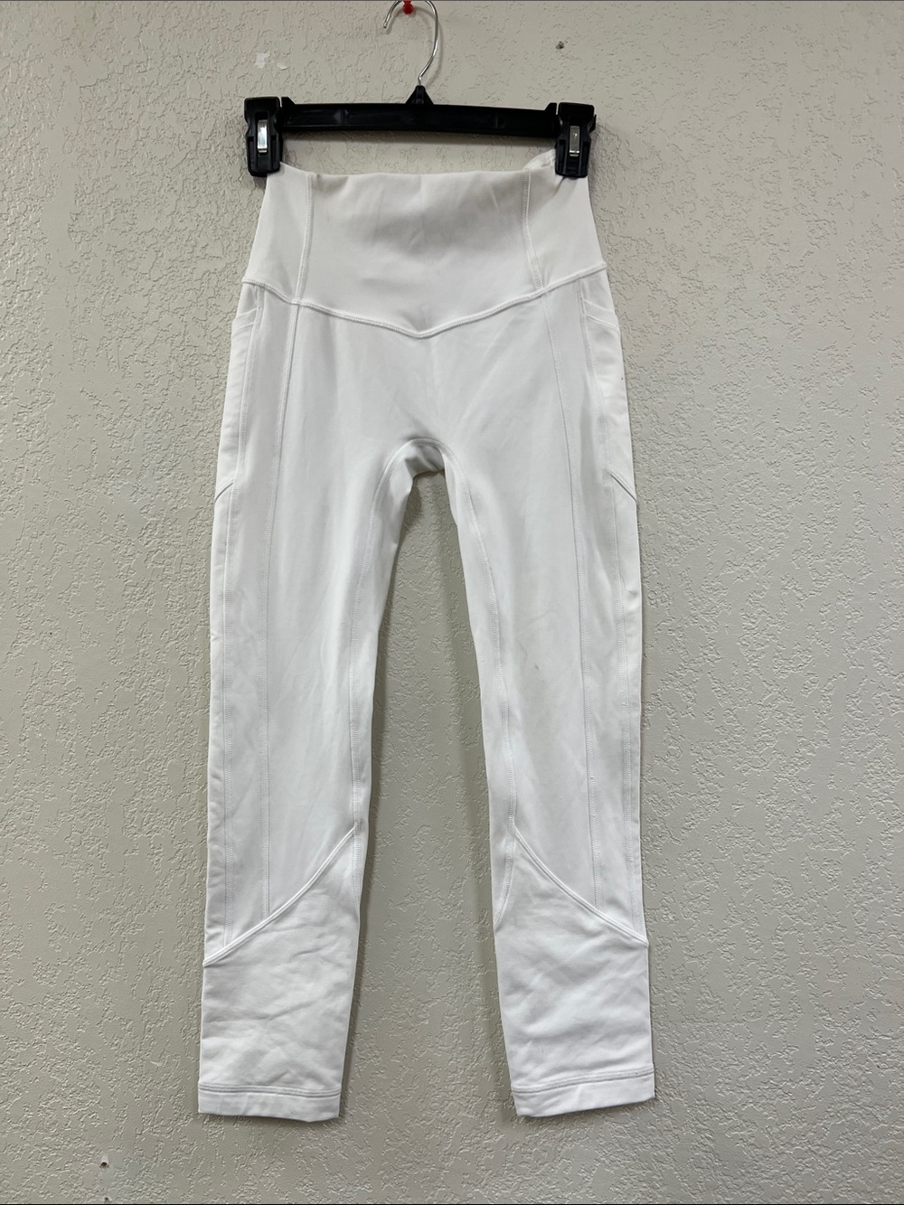 Lululemon Athletica Women’s White High-Rise Cropped Performance Leggings.  NWOT